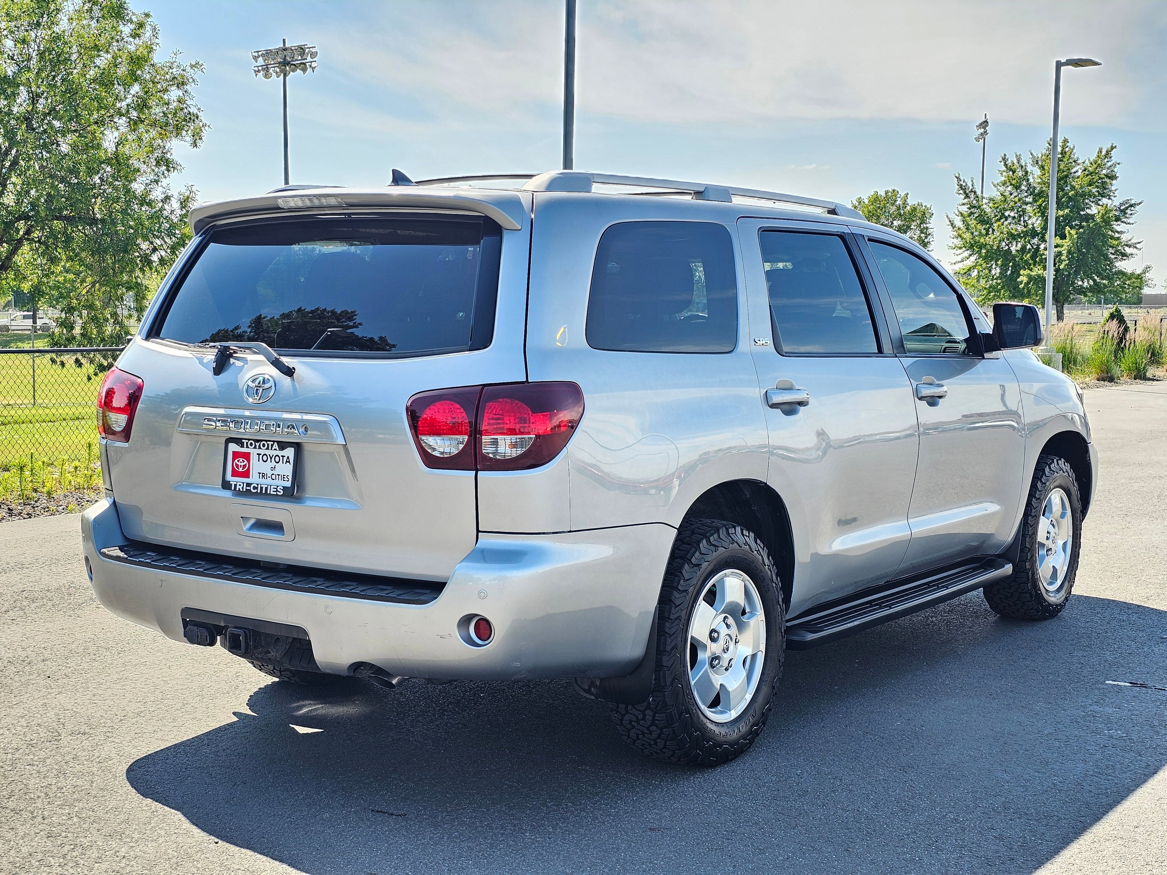 Used 2019 Toyota Sequoia SR5 AWD/4WD image 37