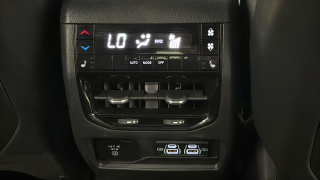 Used 2023 Jeep Grand Cherokee L Limited AWD/4WD image 35