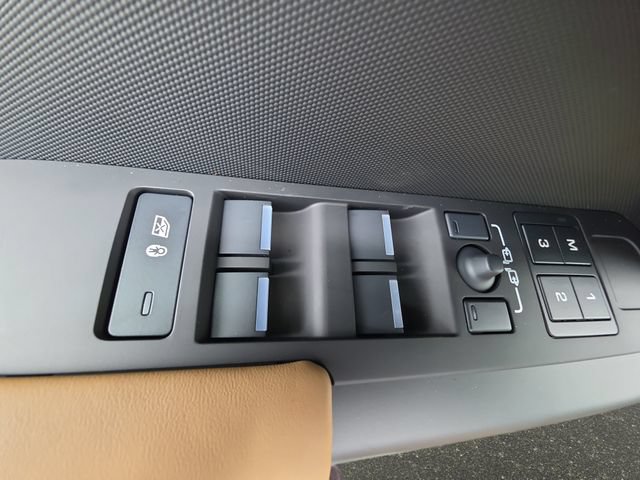 New 2026 Land Rover Defender 110 X-Dynamic SE AWD/4WD image 27
