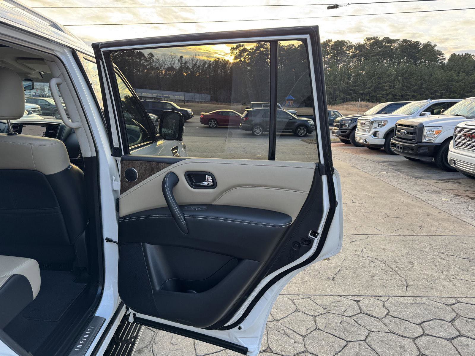 Used 2021 INFINITI QX80 Premium Select w/ All-Season Package image 15