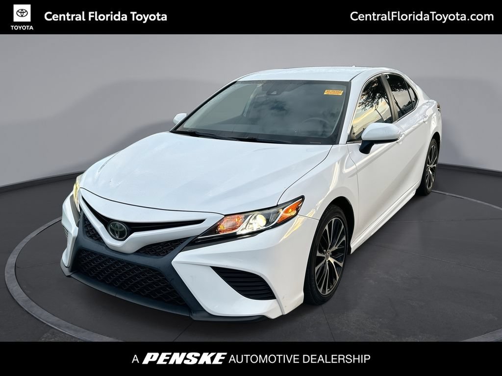 Used 2020 Toyota Camry SE FWD image 1