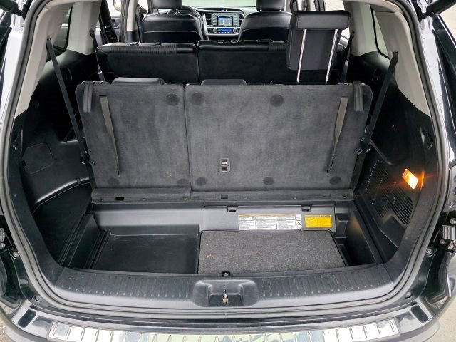 Used 2015 Toyota Highlander LE image 35