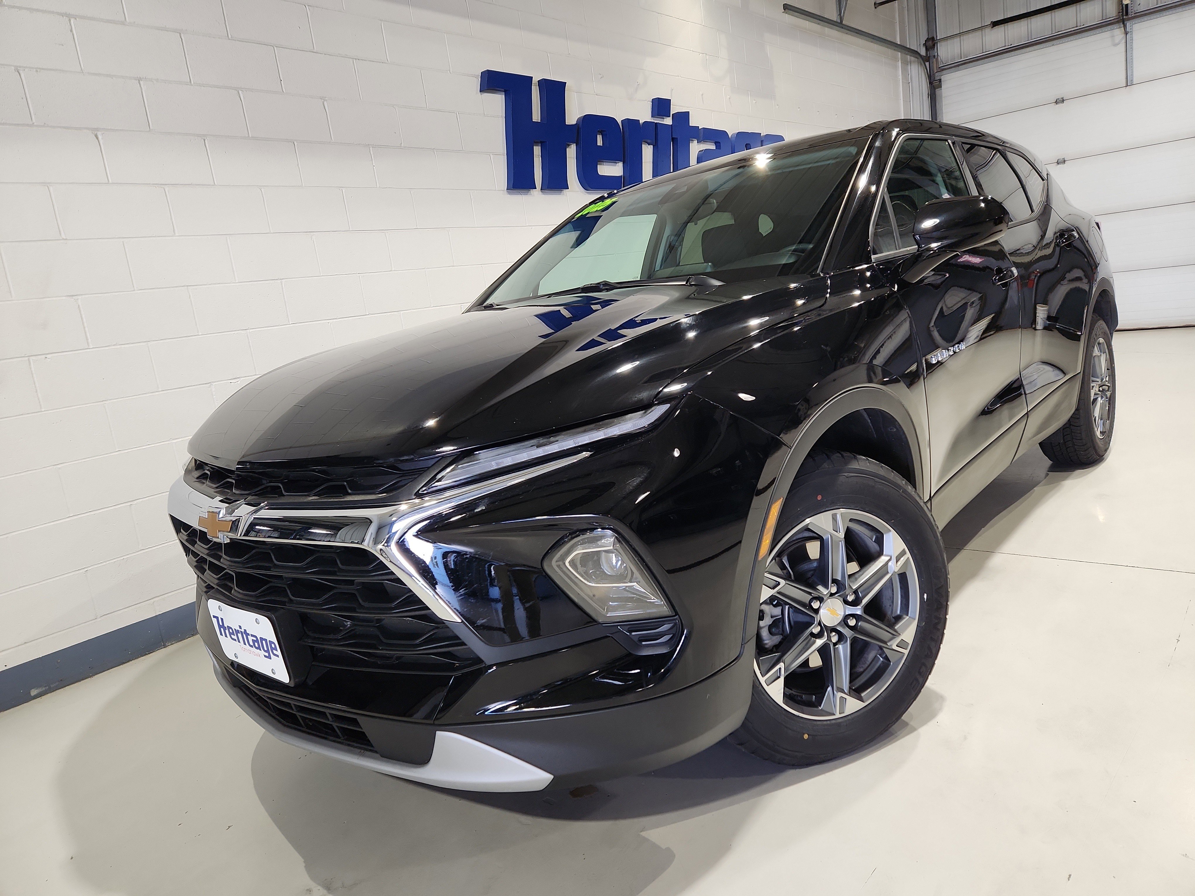Used 2025 Chevrolet Blazer LT image 1