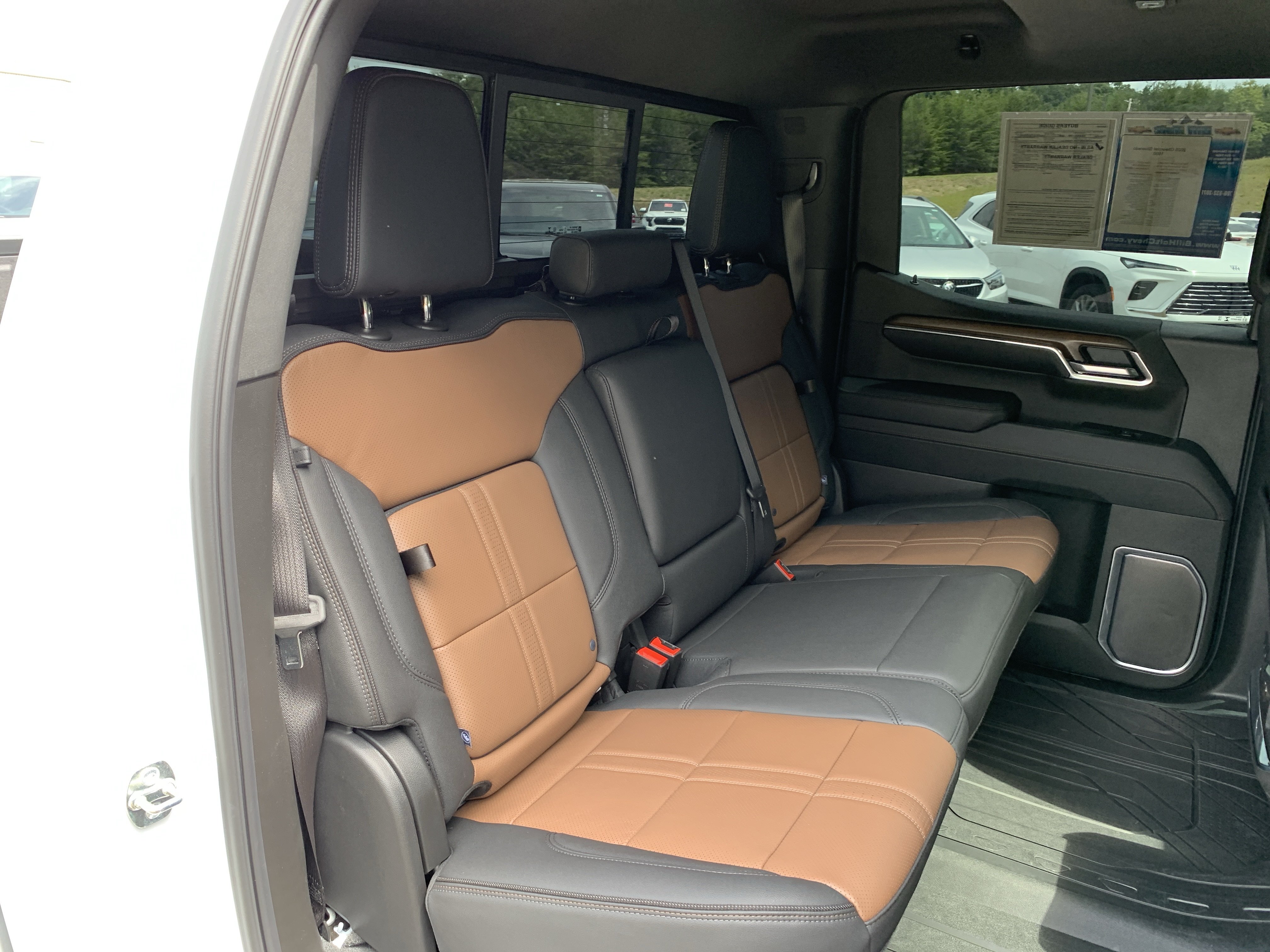 Used 2025 Chevrolet Silverado 1500 High Country AWD/4WD image 46