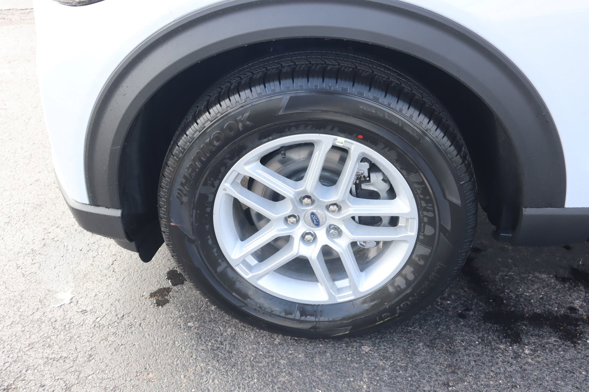 New 2026 Ford Explorer Active RWD image 18