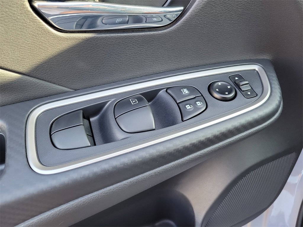 Certified 2025 Nissan Versa SR w/ Trunk Package image 17