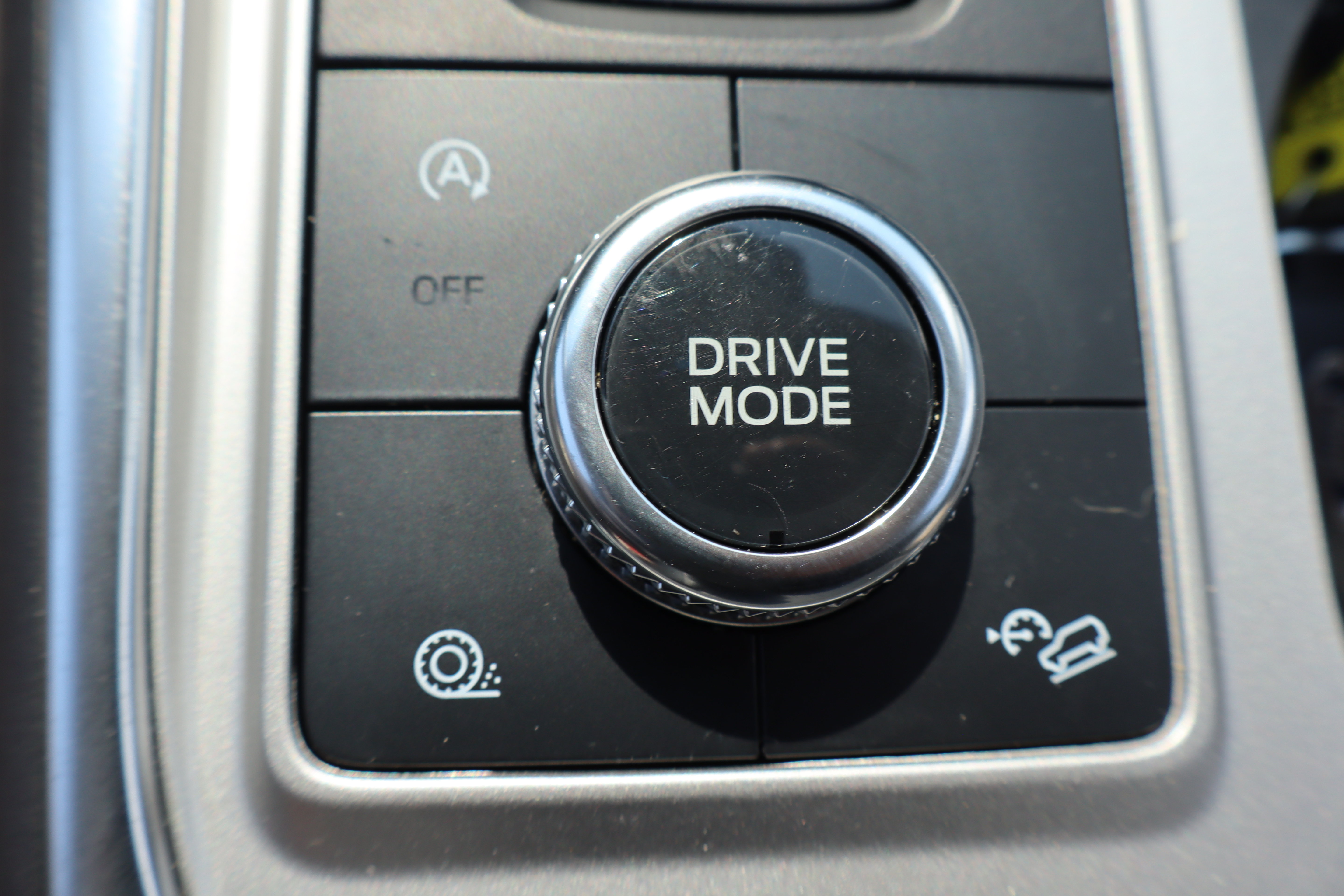 Used 2024 Ford Explorer XLT w/ Equipment Group 202A AWD/4WD image 26