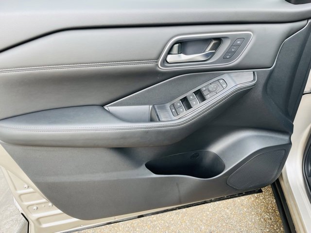 Used 2024 Nissan Rogue Platinum w/ Platinum Premium Package image 28