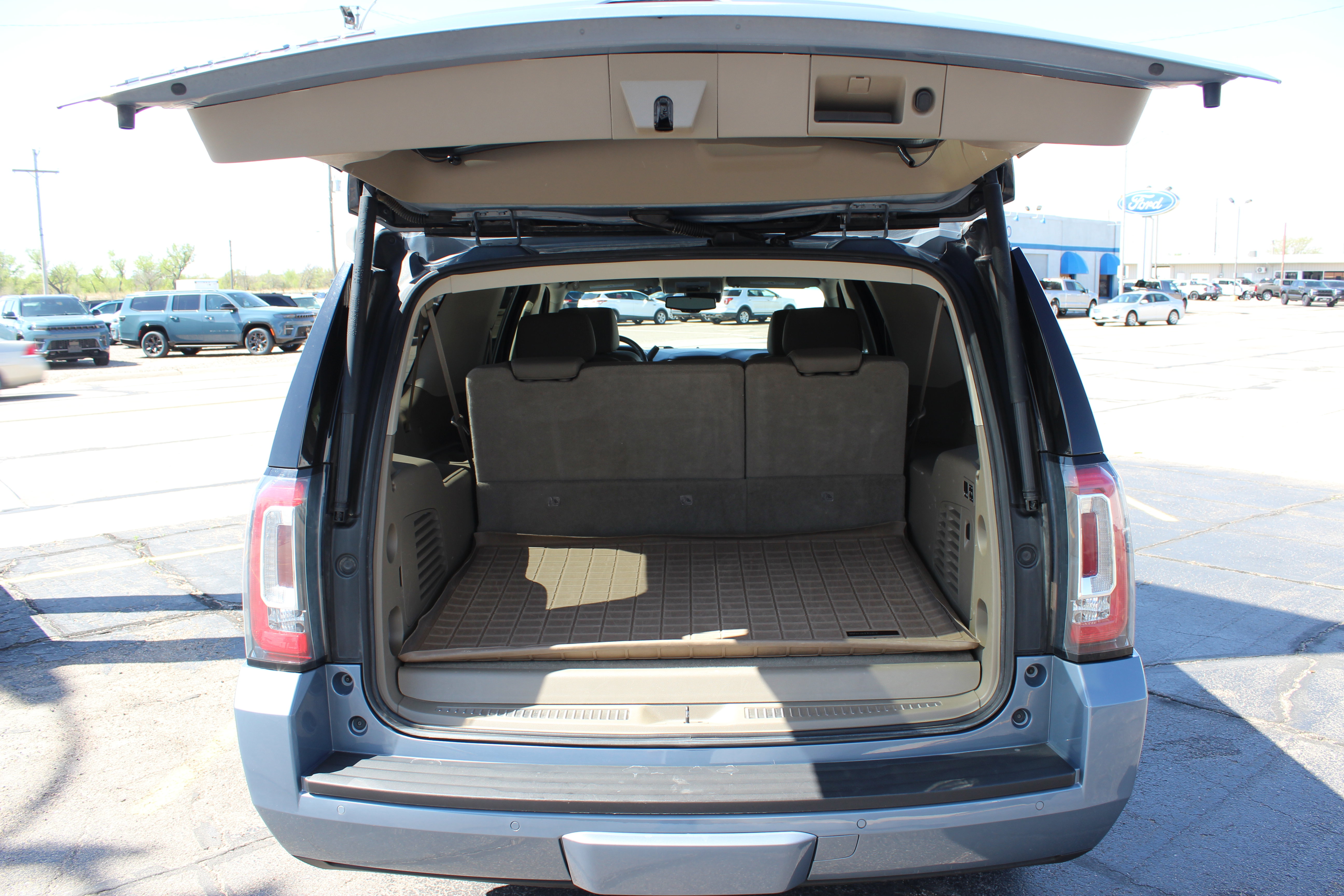 Used 2016 GMC Yukon XL SLT w/ Open Road Package AWD/4WD image 11