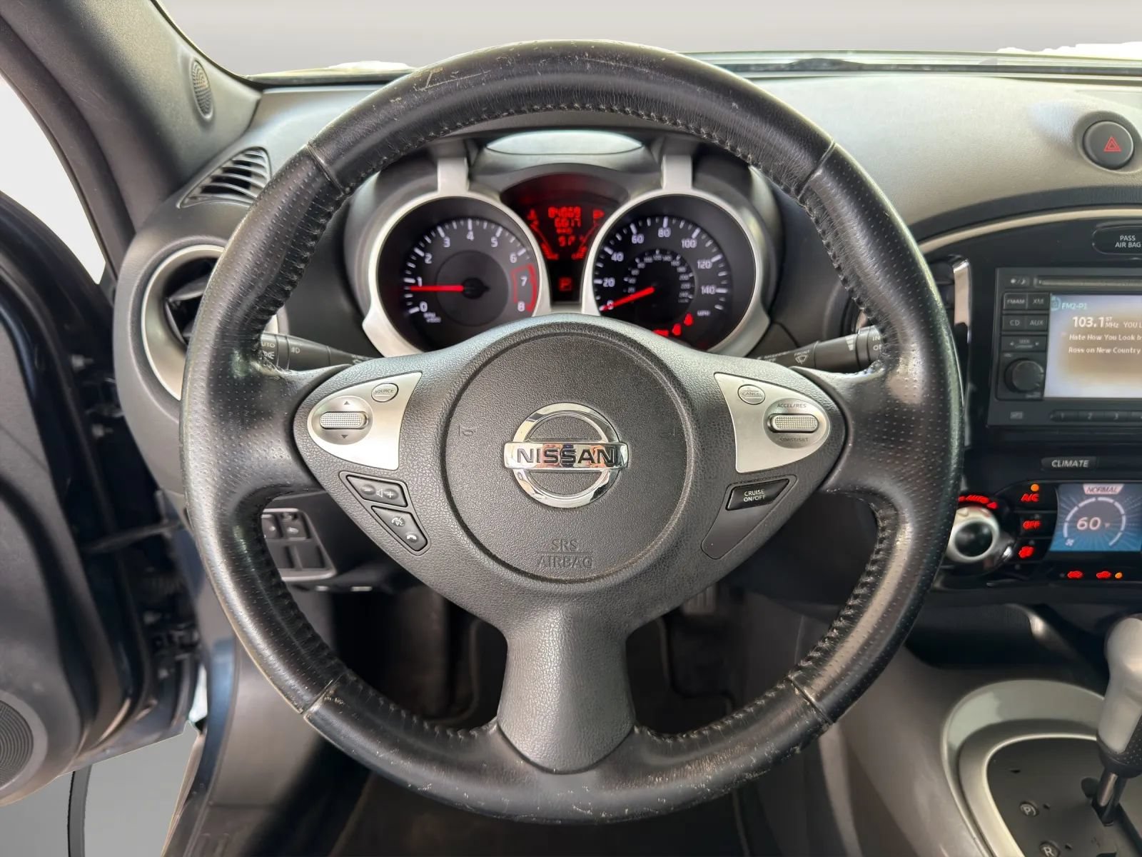 Used 2014 Nissan Juke SL FWD image 9