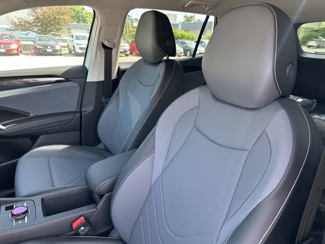 New 2026 Volkswagen Tiguan SE AWD/4WD image 11
