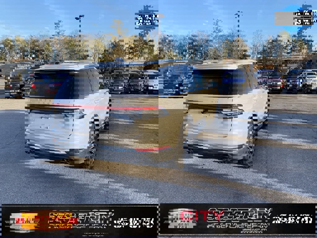 Used 2025 Lincoln Aviator Reserve w/ Luxury Package image 5