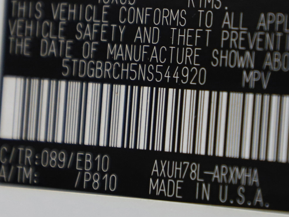 Used 2022 Toyota Highlander XLE image 32