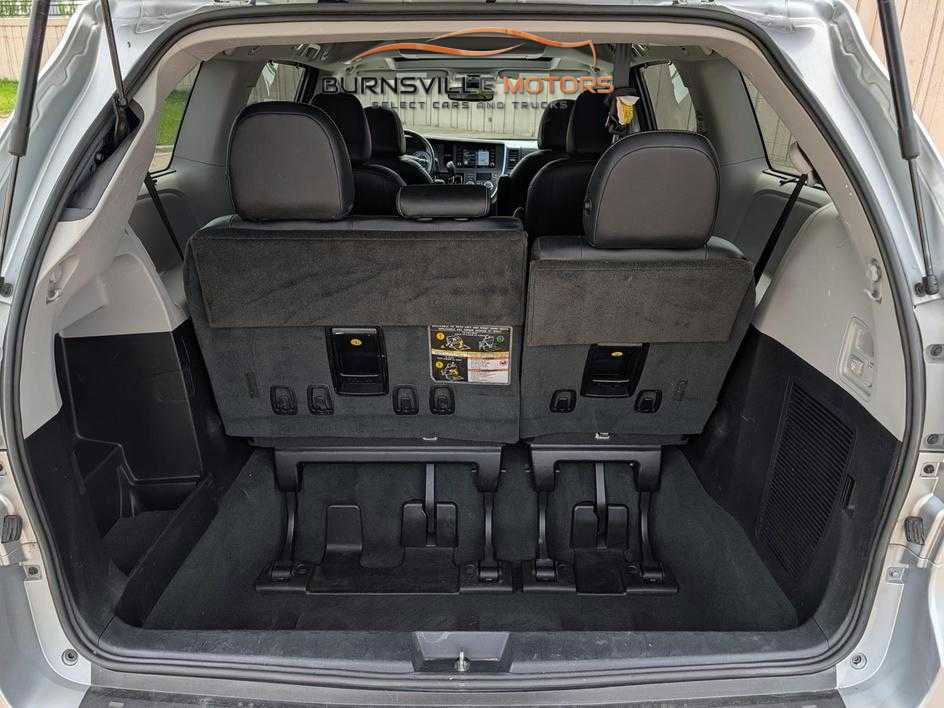 Used 2019 Toyota Sienna SE Premium AWD/4WD image 12