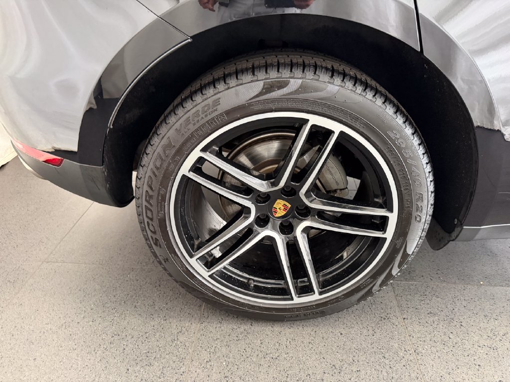 Certified 2021 Porsche Macan S AWD/4WD image 11