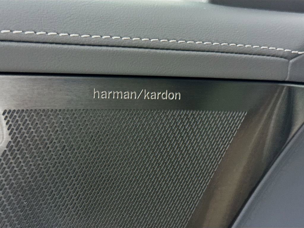 New 2026 Volvo XC90 B6 Plus w/ Protection Package Premier image 18