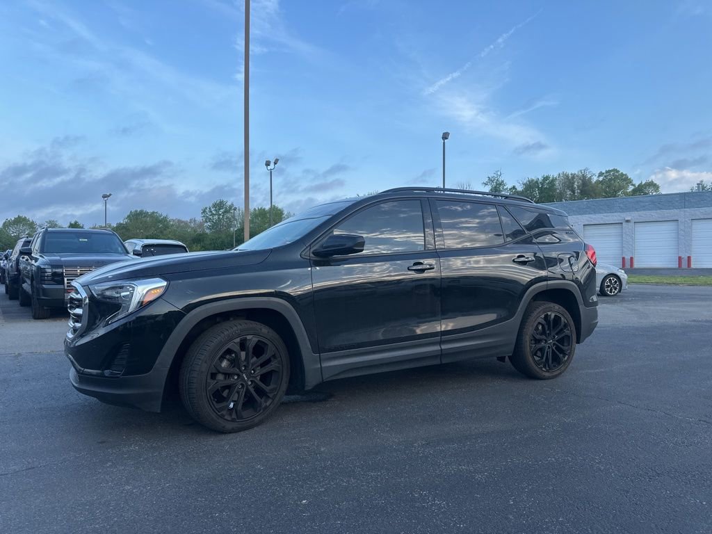 Used 2020 GMC Terrain SLE w/ Elevation Edition image 10