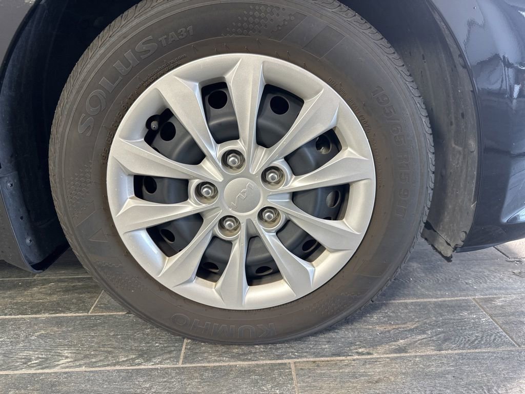 Used 2024 Kia Forte LXS image 4