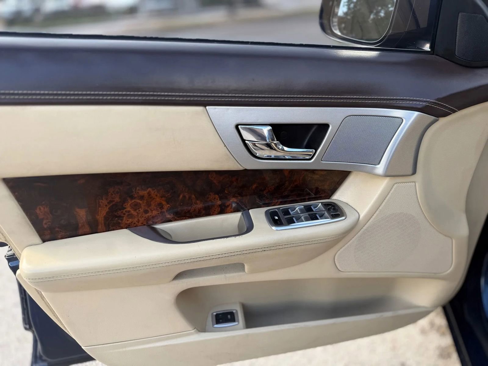 Used 2012 Jaguar XF Portfolio image 9