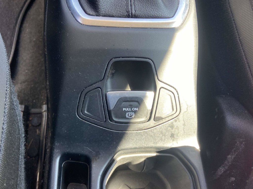 Used 2018 Jeep Renegade Altitude w/ Advanced Technology Group FWD image 27