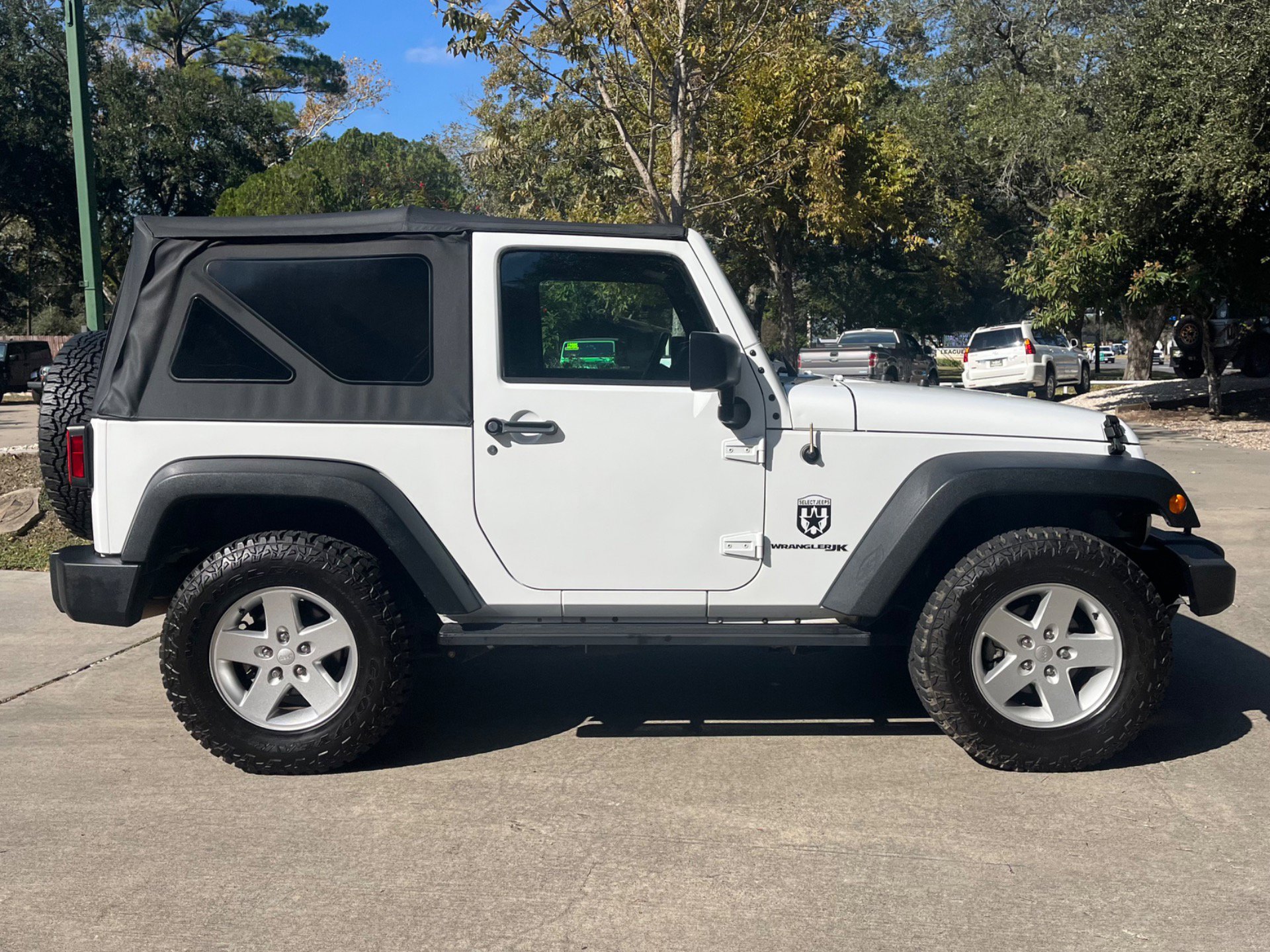 Used 2018 Jeep Wrangler Sport image 12