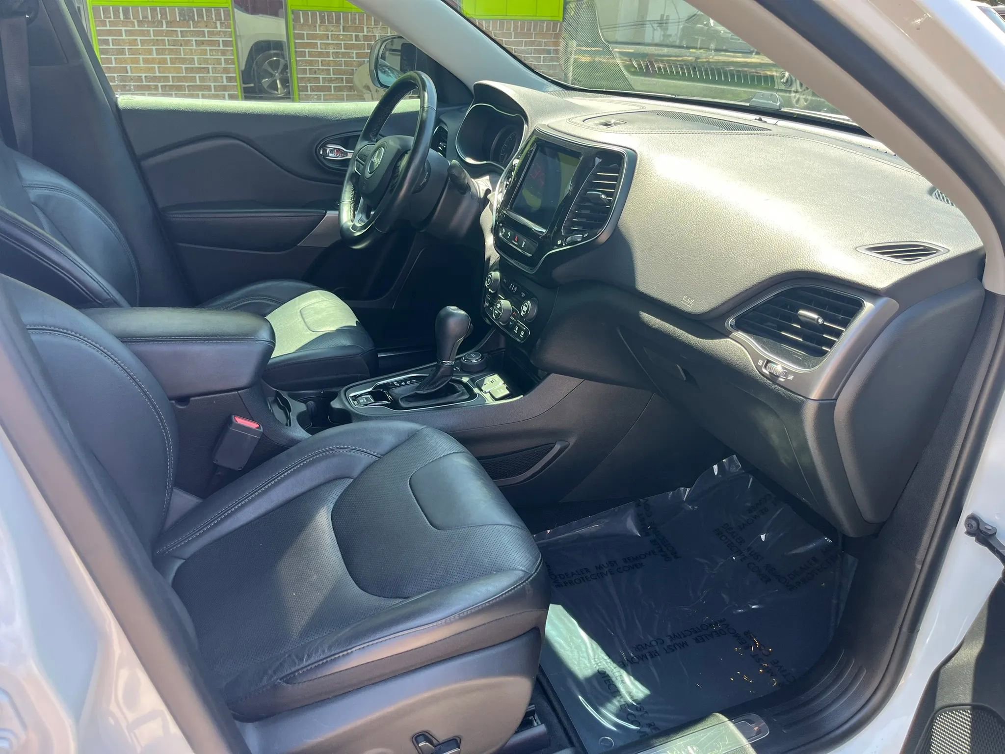 Used 2021 Jeep Cherokee Limited image 11