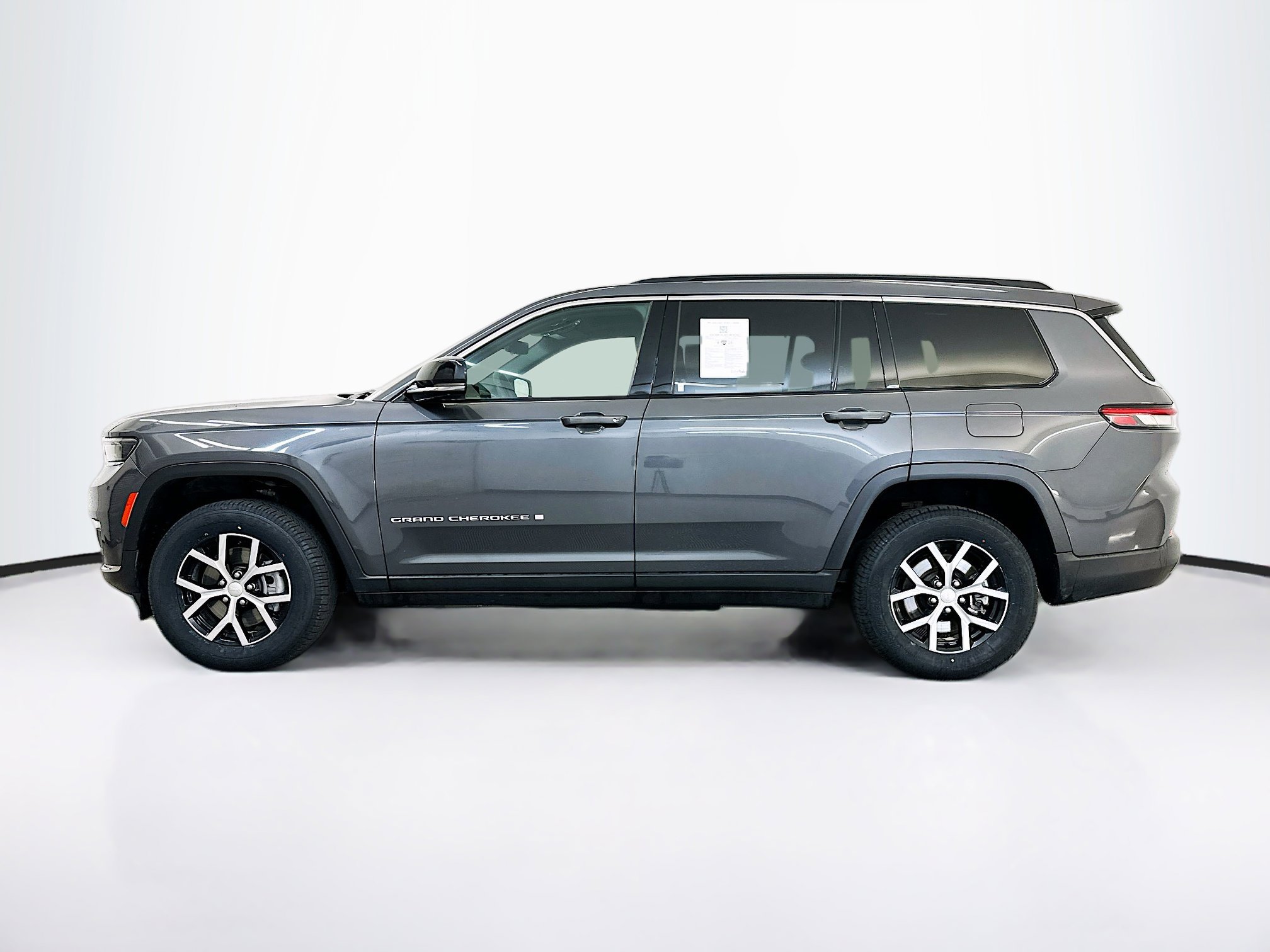 Used 2024 Jeep Grand Cherokee L Limited w/ Luxury Tech Group II image 4