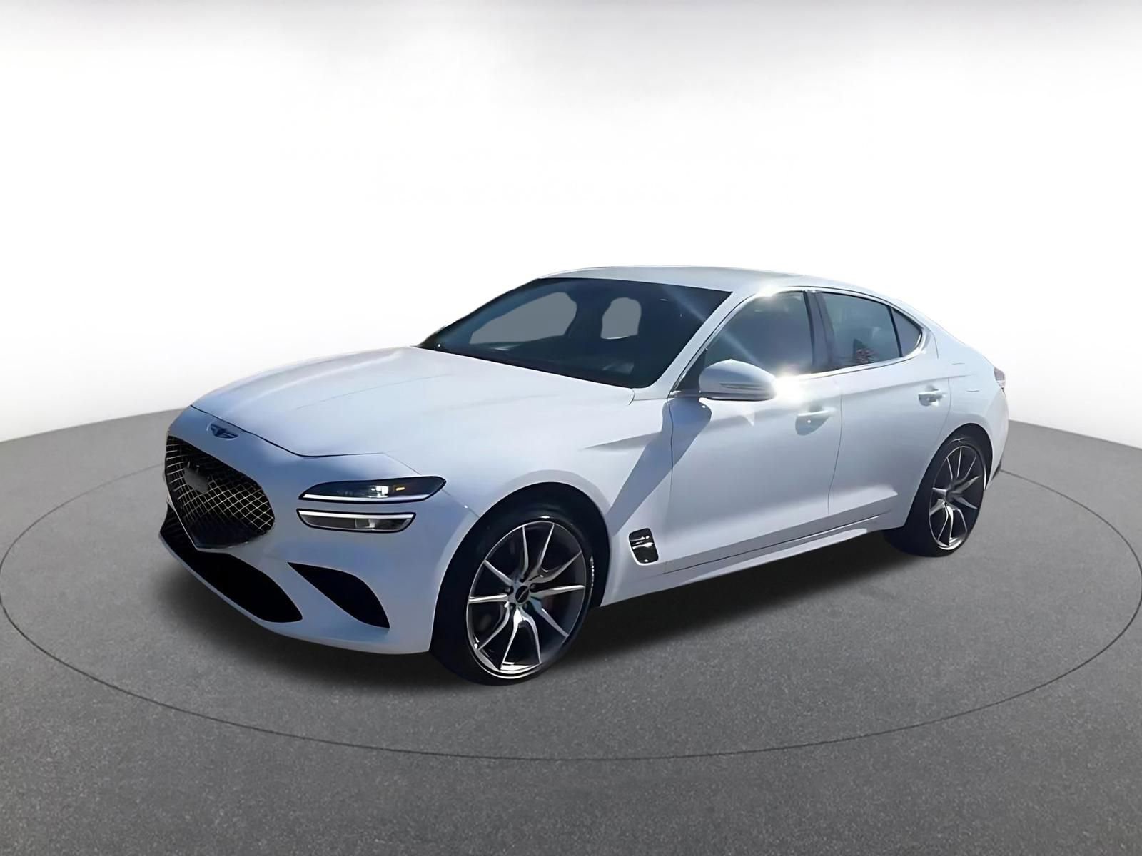 Used 2025 Genesis G70 2.5T image 8
