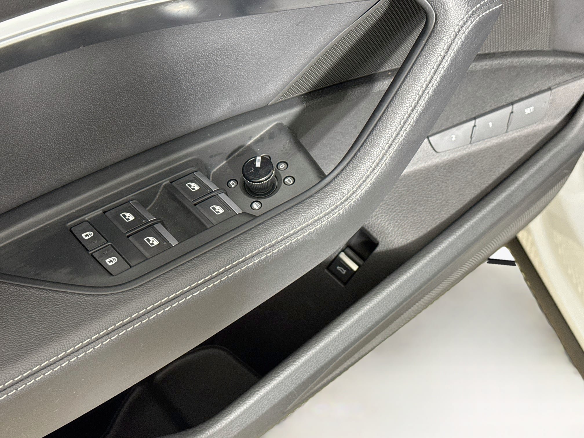 Used 2024 Audi Q8 e-tron Premium AWD/4WD image 21