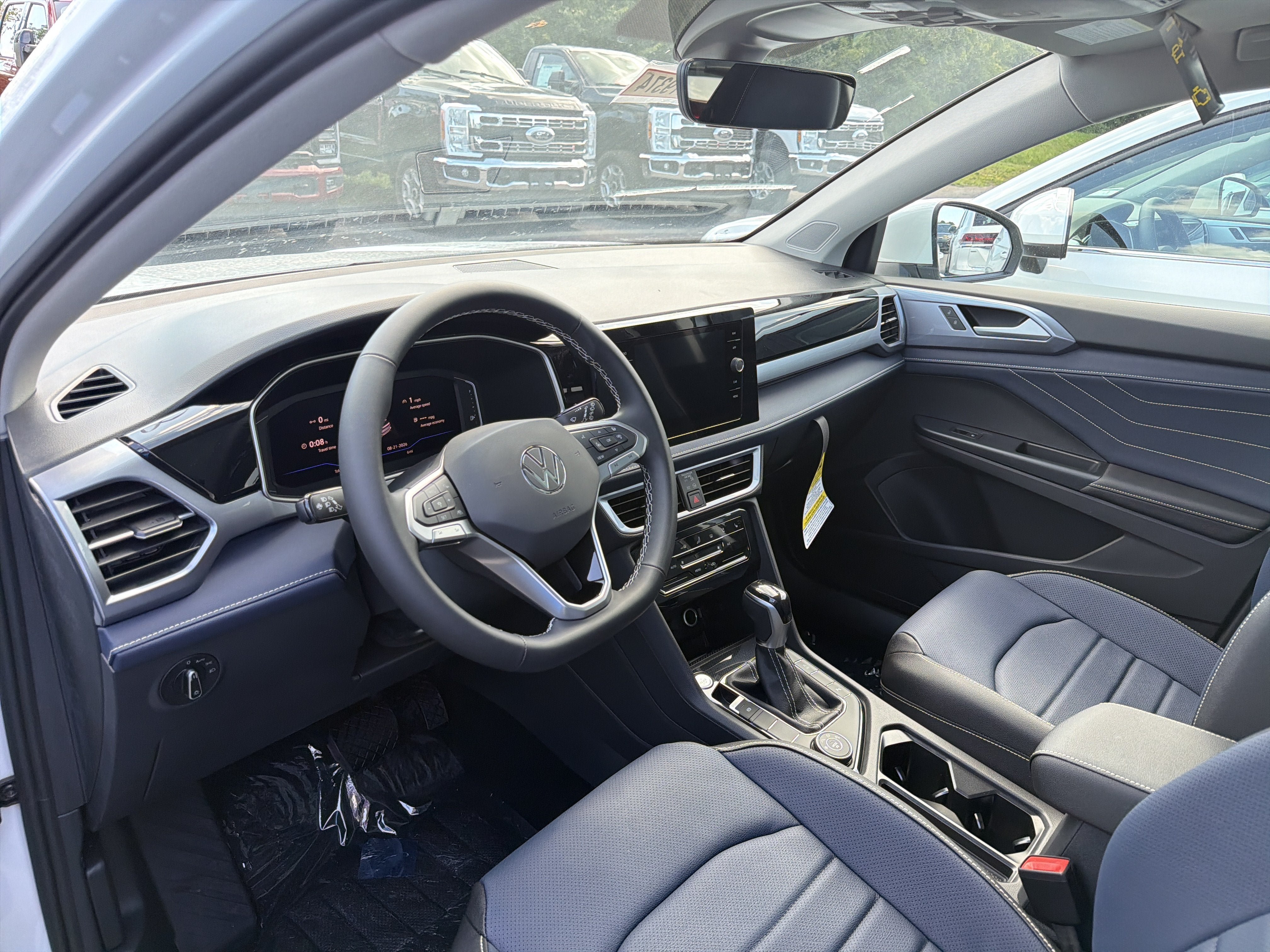 New 2026 Volkswagen Taos SEL AWD/4WD image 8