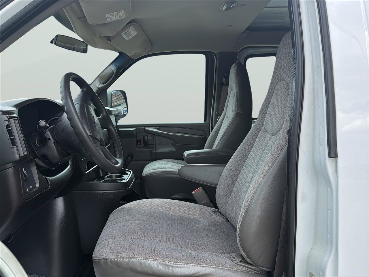 Used 2006 GMC Savana 2500 RWD image 11