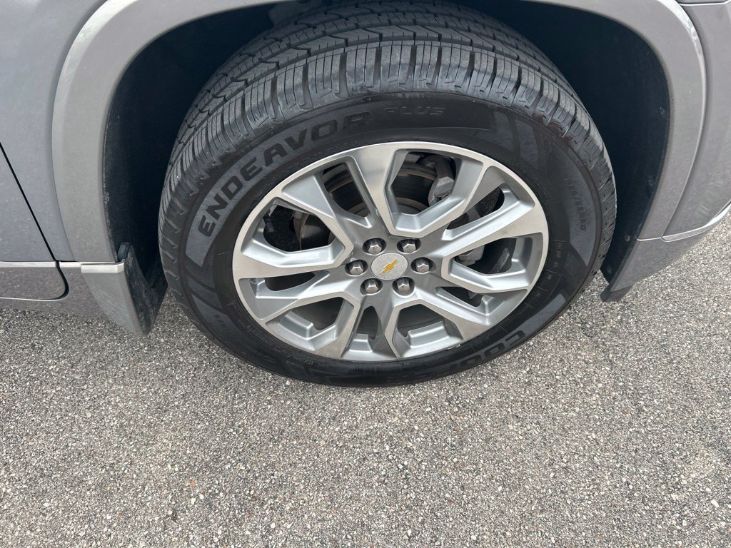 Used 2018 Chevrolet Traverse Premier w/ Driver Confidence II Package FWD image 17