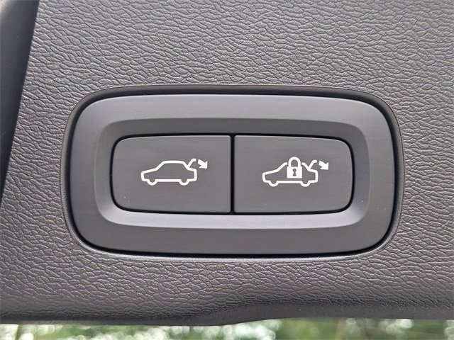 New 2025 Volvo XC60 B5 Plus w/ Protection Package Premier image 14