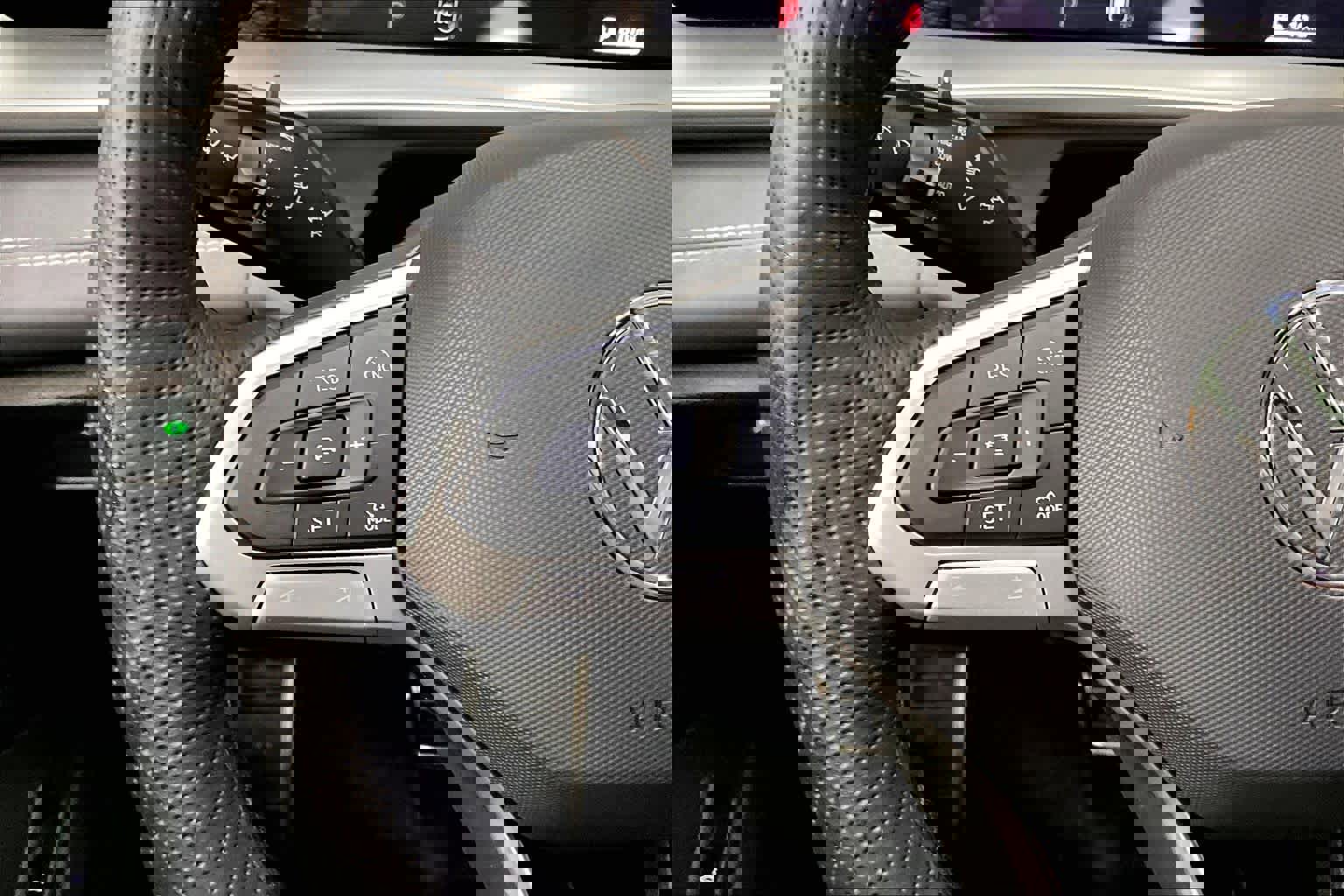 New 2026 Volkswagen Tiguan SE R-Line image 17