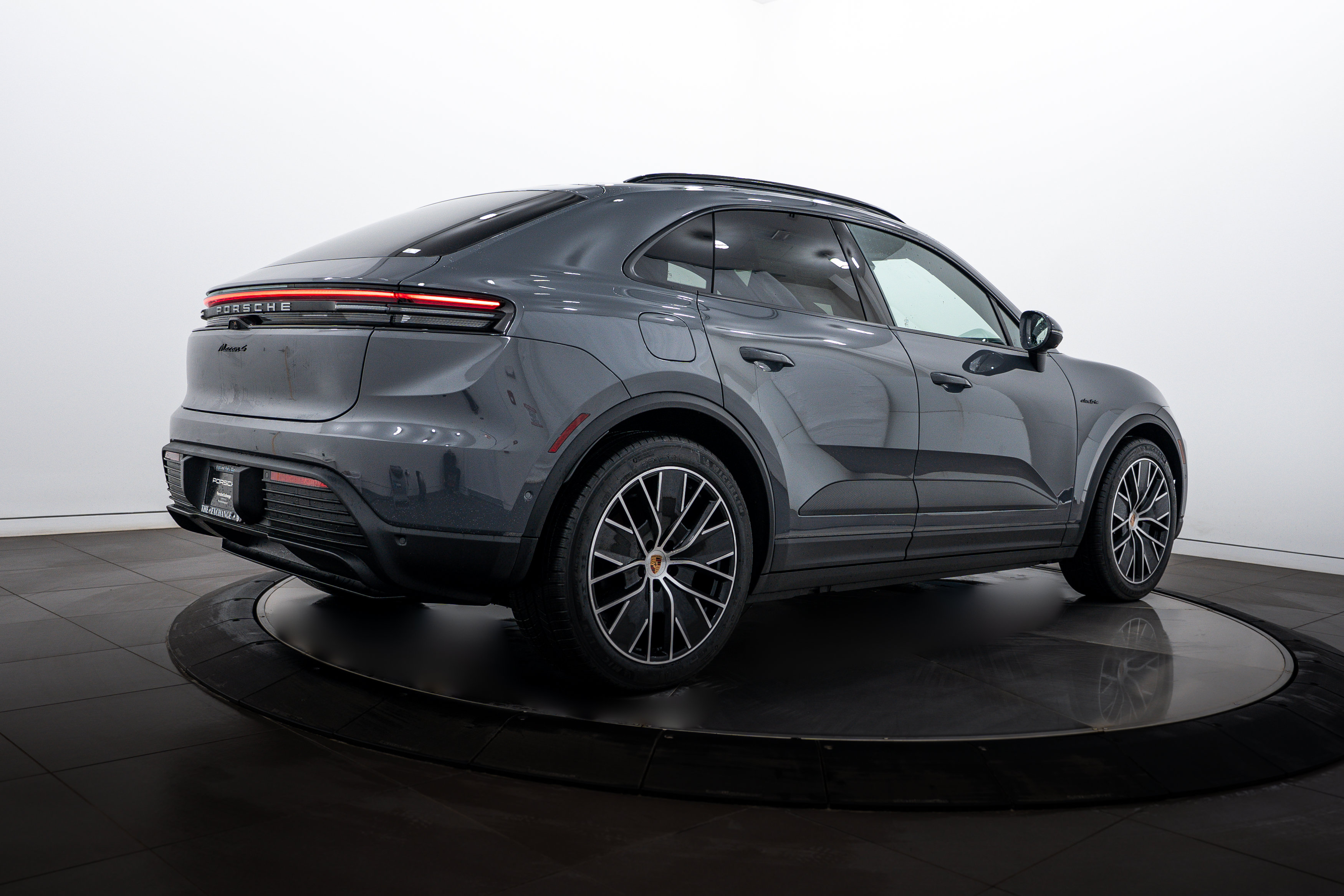 New 2026 Porsche Macan 4 Electric AWD/4WD image 7