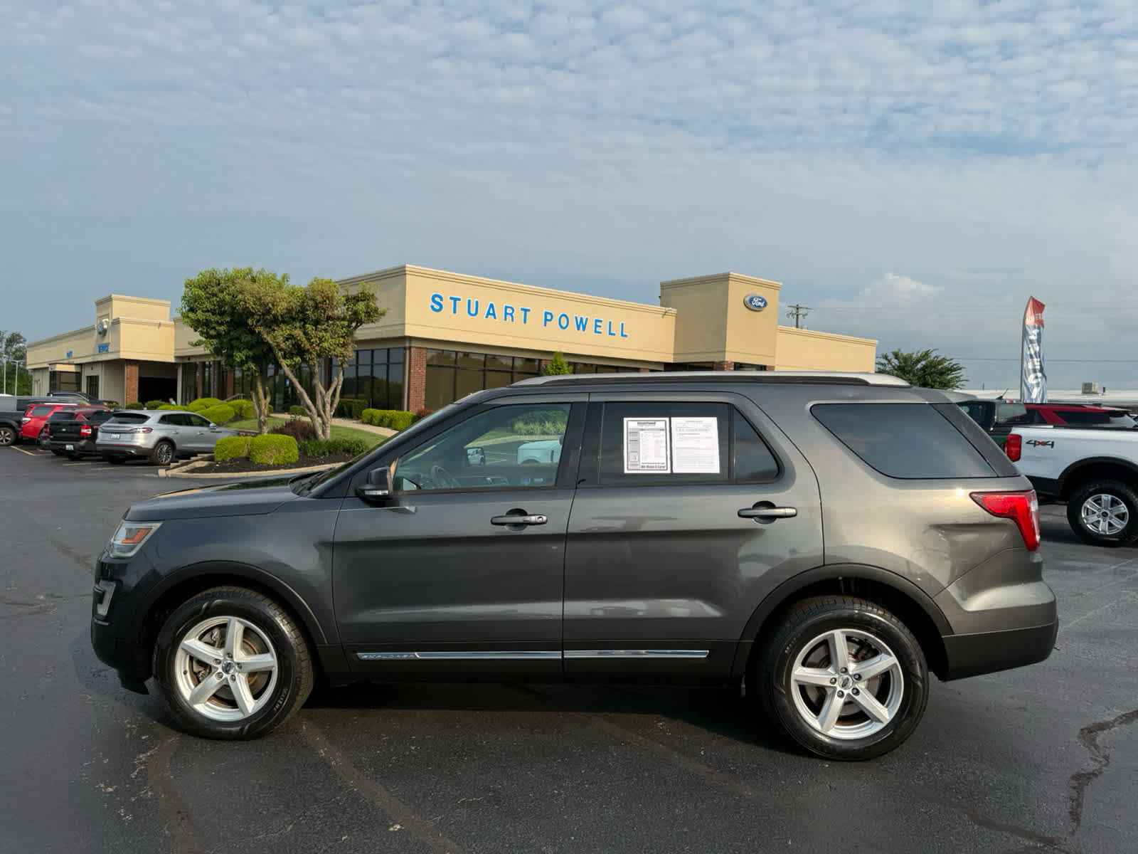 Used 2017 Ford Explorer XLT AWD/4WD image 26