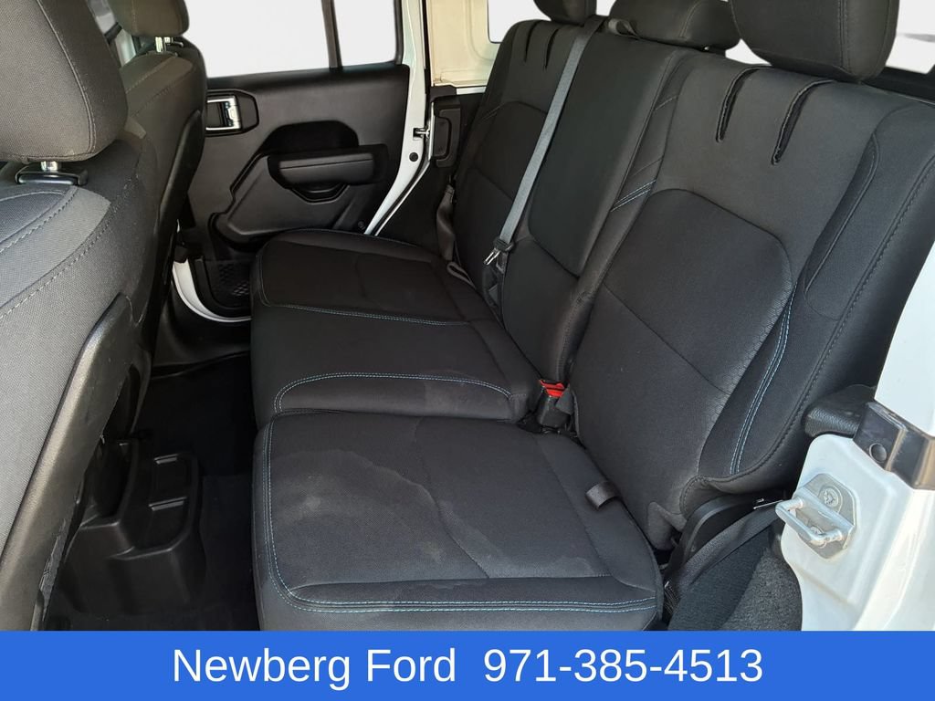 Used 2022 Jeep Wrangler Unlimited Rubicon 4xe w/ Cold Weather Group AWD/4WD image 29