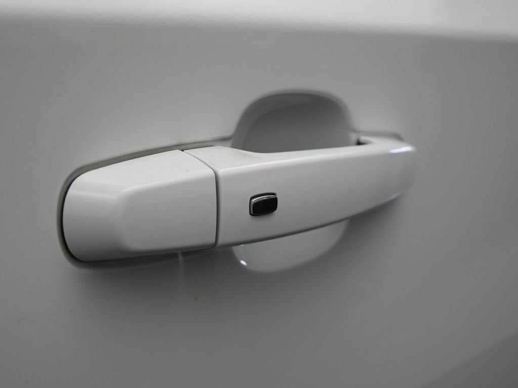 Used 2023 Chevrolet Traverse LT image 41