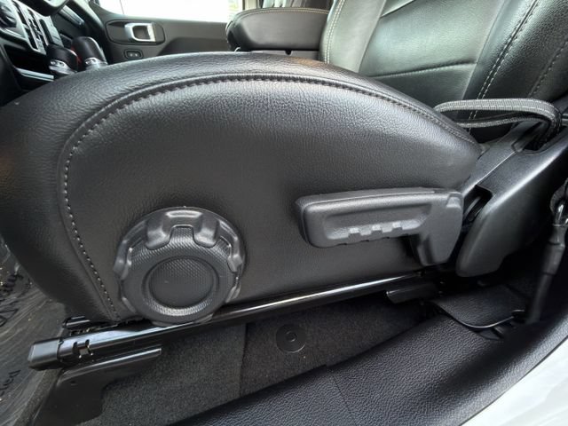 Used 2023 Jeep Wrangler Unlimited Sahara AWD/4WD image 26