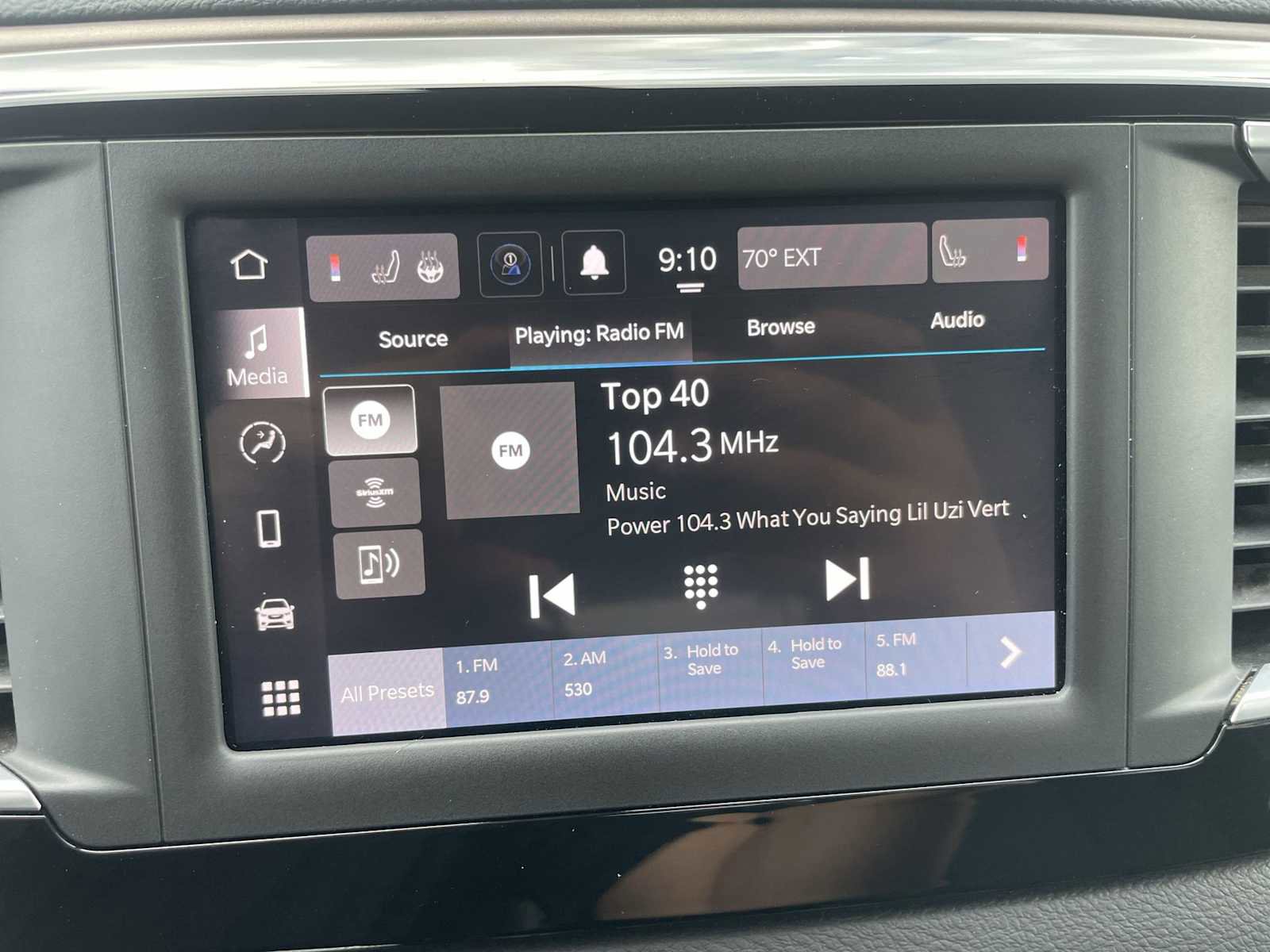 Used 2022 Chrysler Voyager LX image 12