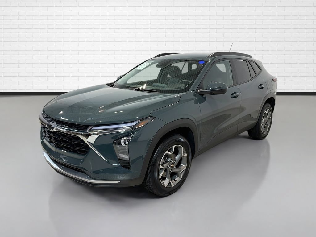Used 2025 Chevrolet Trax LT w/ Driver Confidence Package FWD image 5