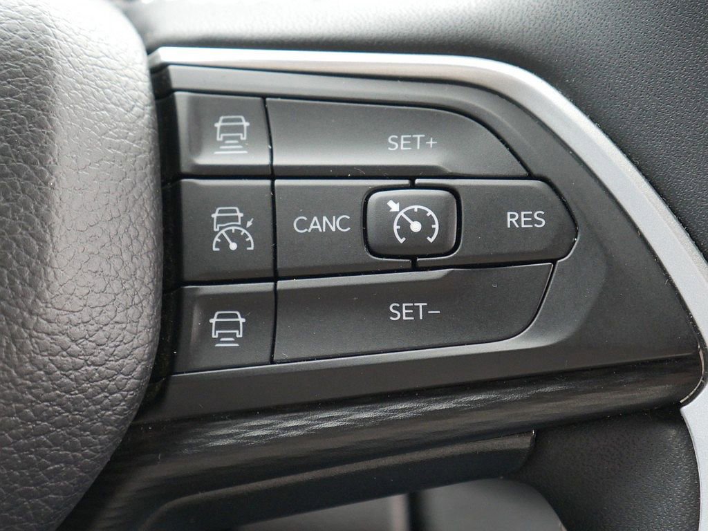 Used 2023 Jeep Grand Cherokee Altitude image 32