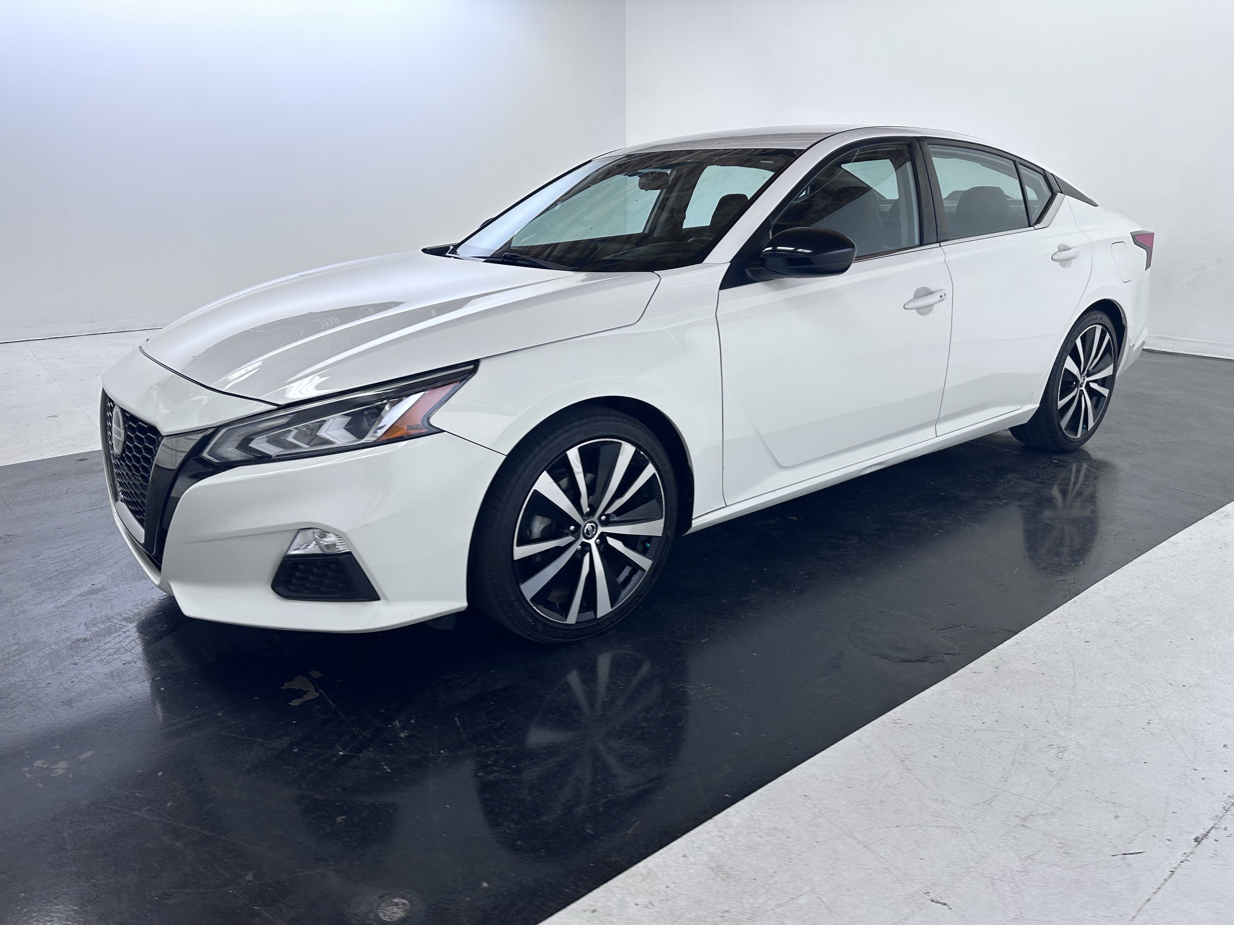 Used 2019 Nissan Altima 2.5 SR FWD image 7