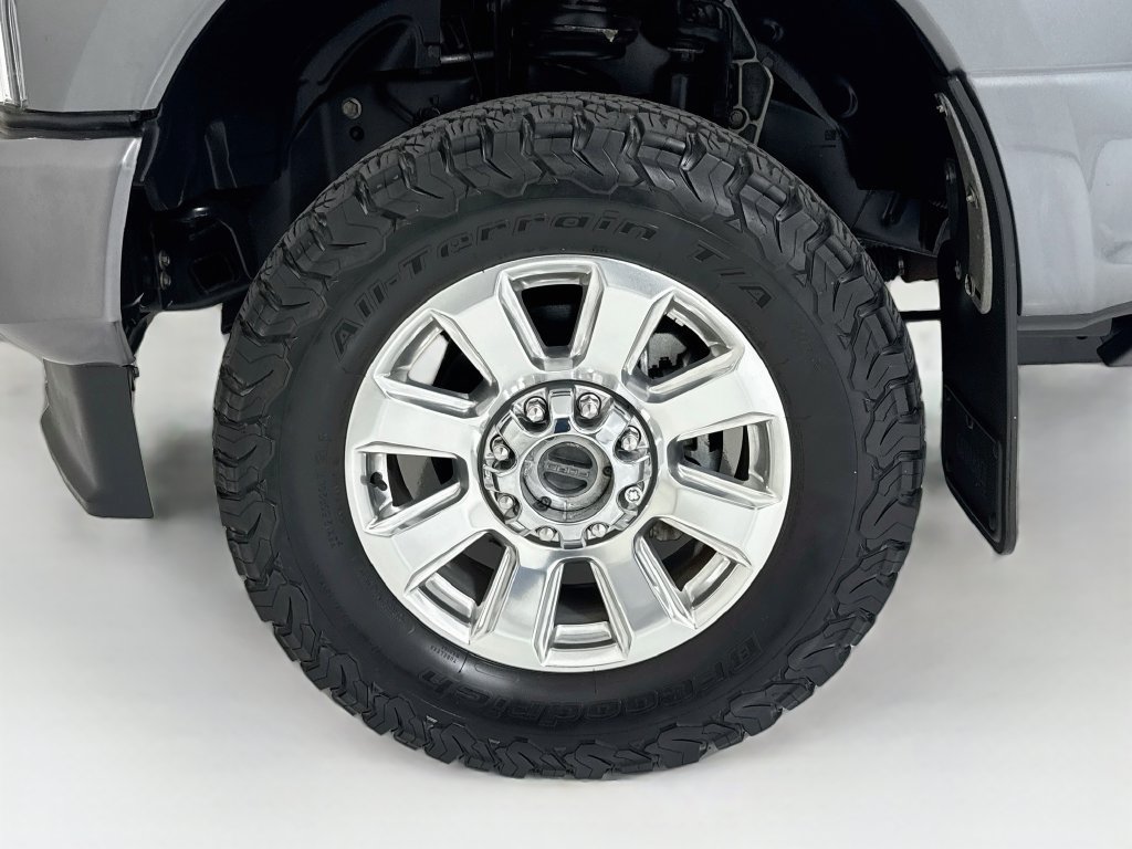Used 2022 Ford F350 Platinum w/ FX4 Off-Road Package AWD/4WD image 32