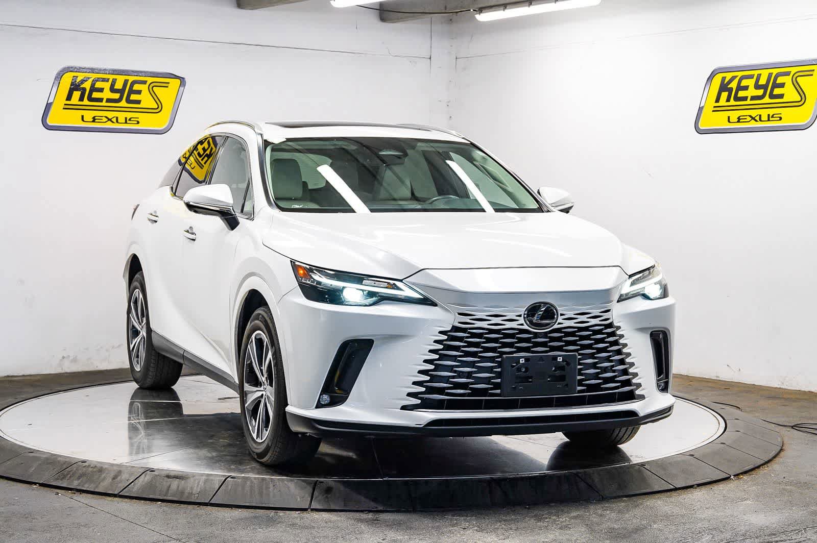 Used 2024 Lexus RX 350 Premium w/ Convenience Package FWD image 5