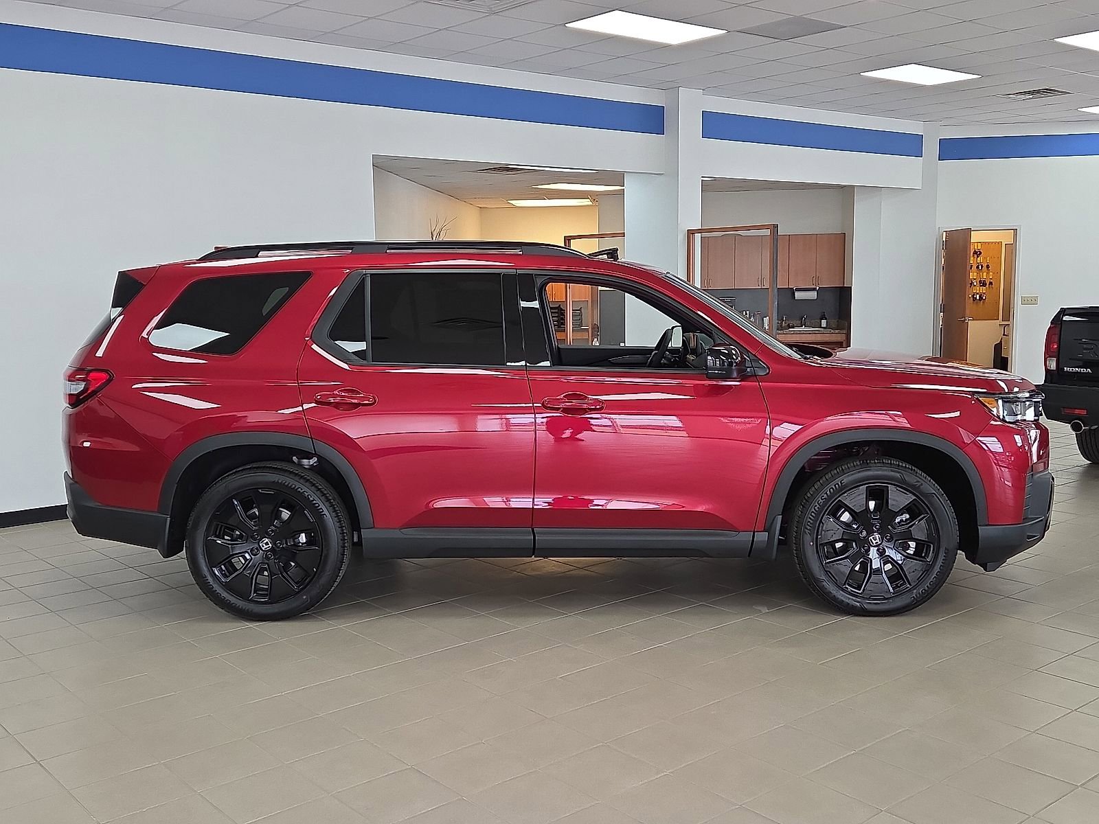 New 2026 Honda Pilot Black Edition image 4