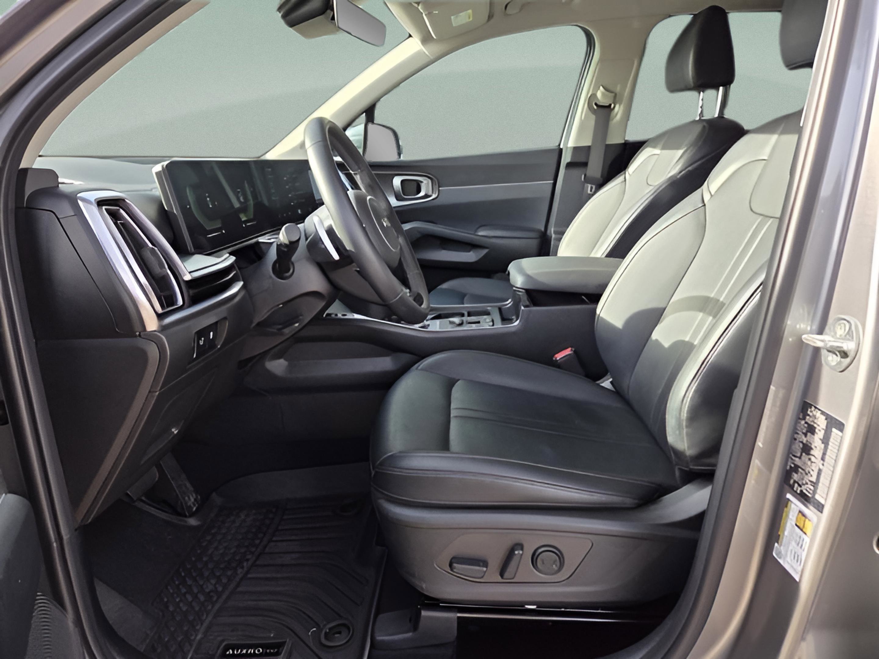 Used 2025 Kia Sorento EX image 7