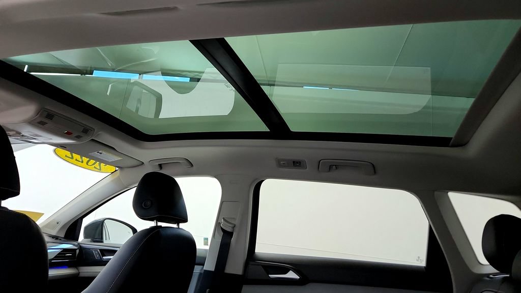 Used 2022 Volkswagen Taos SEL w/ Panoramic Sunroof Package AWD/4WD image 22