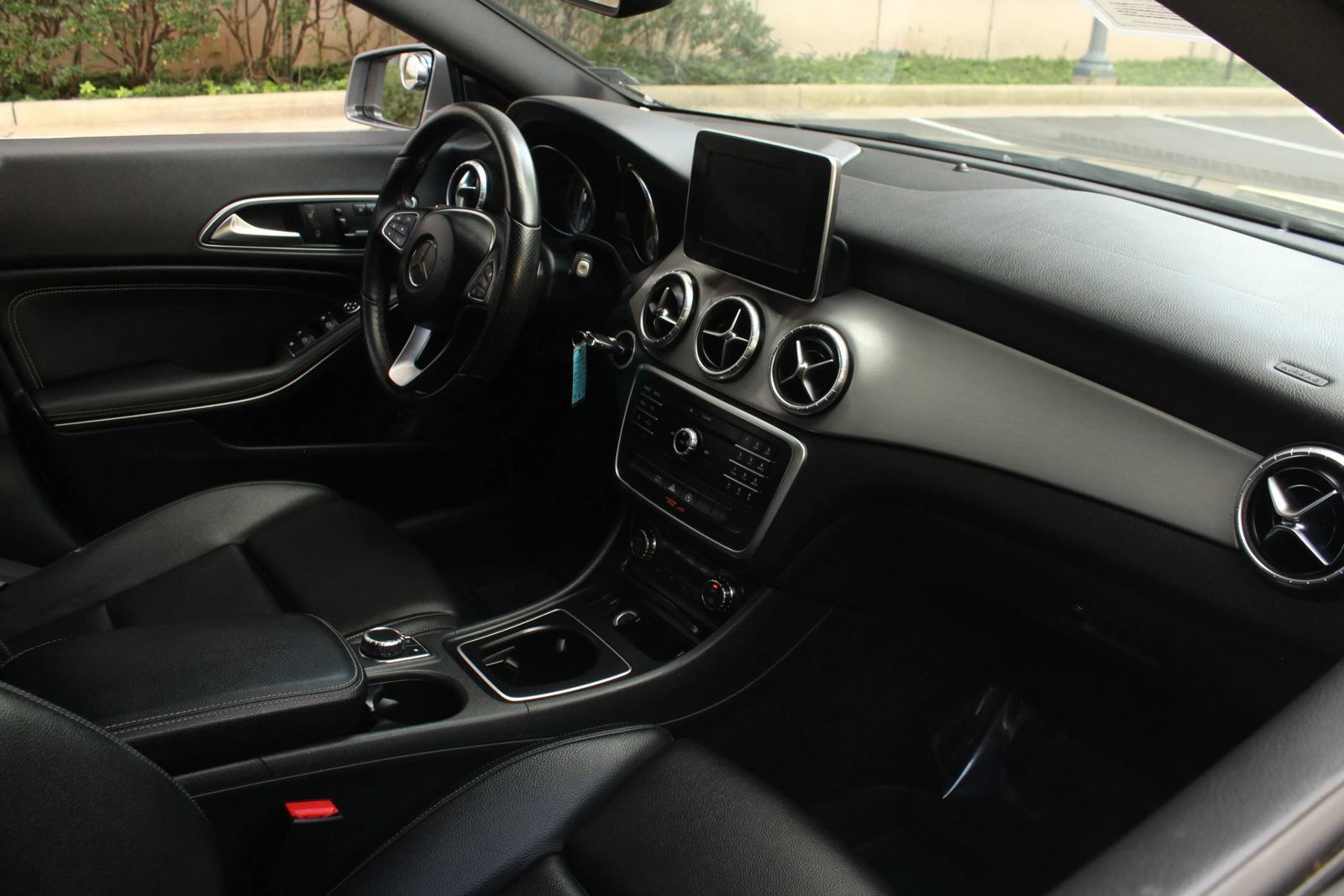 Used 2016 Mercedes-Benz CLA 250 image 25