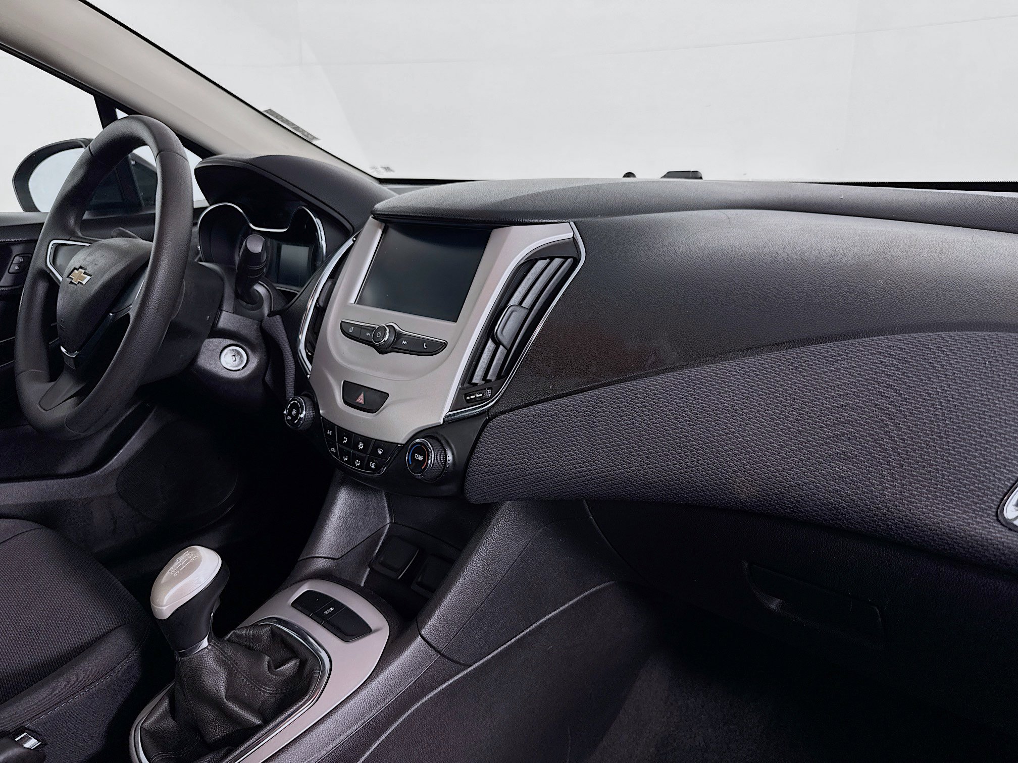 Used 2017 Chevrolet Cruze LS image 26